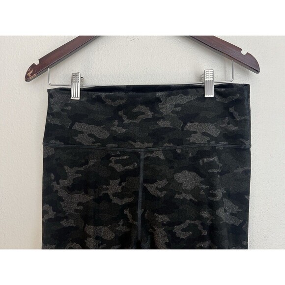 Fabletics High-Waisted Printed Heathered Legging Gray Heather Camo M Athleisure - Picture 4 of 7